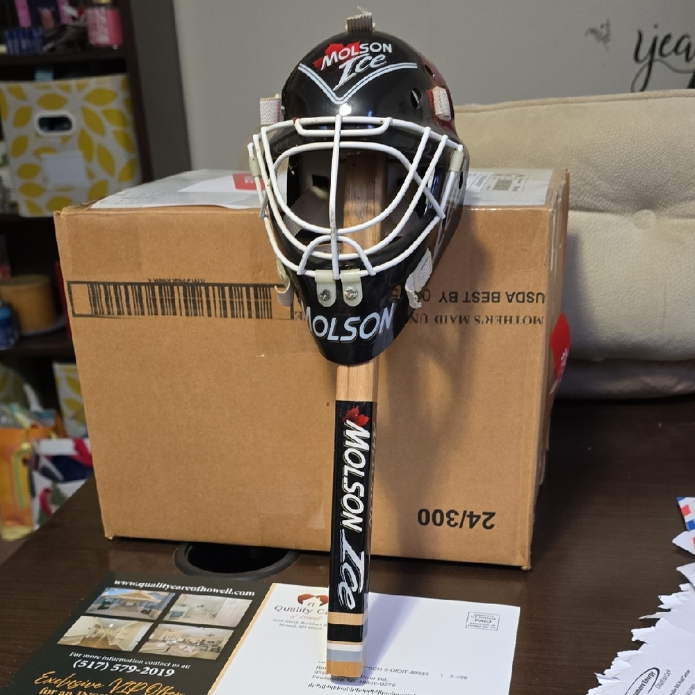 Molson Ice Mini Hockey Goalie Mask & Stick Display - Bleer Tap Handle!